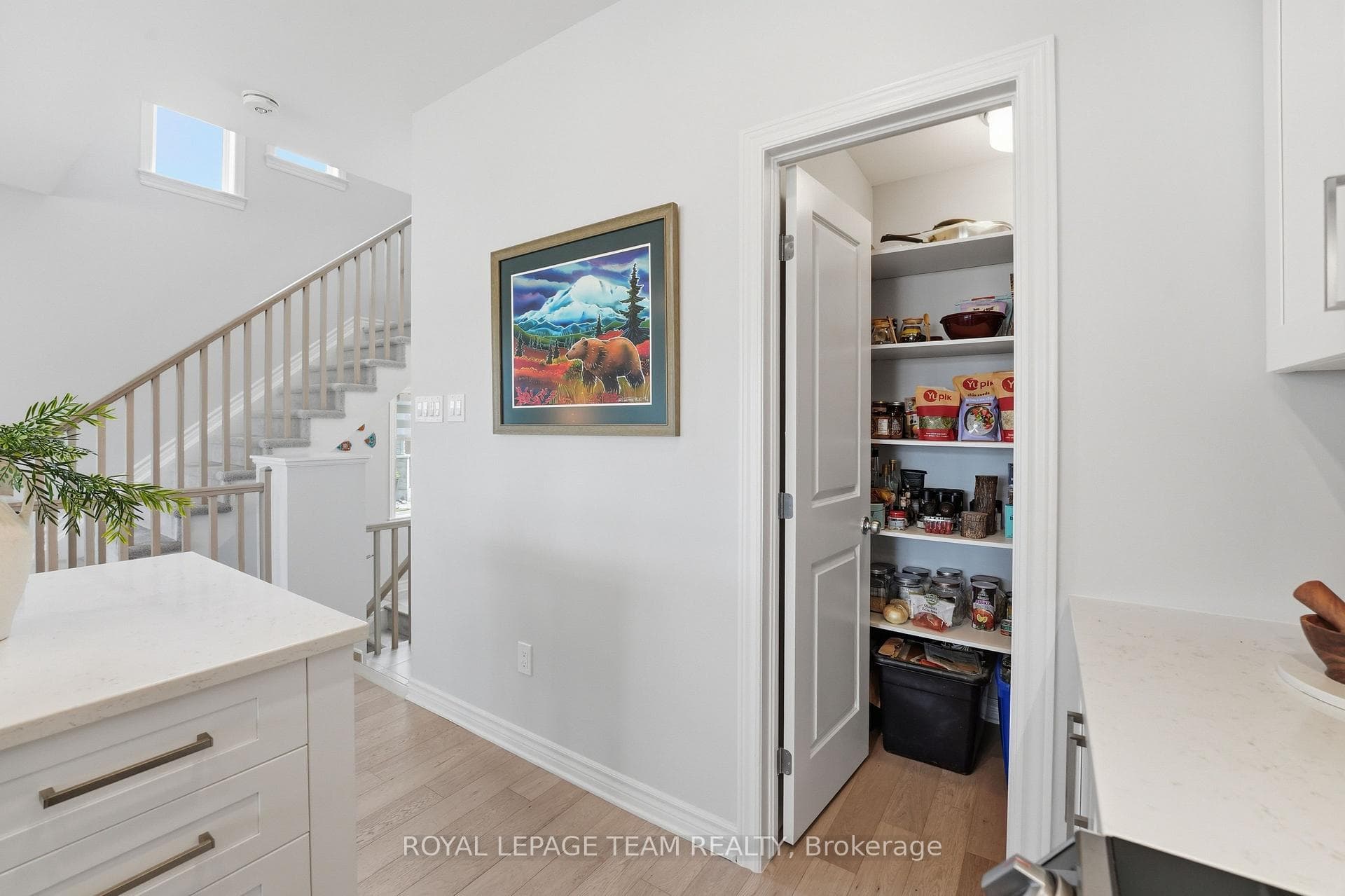 715 Maverick Crescent photo 10