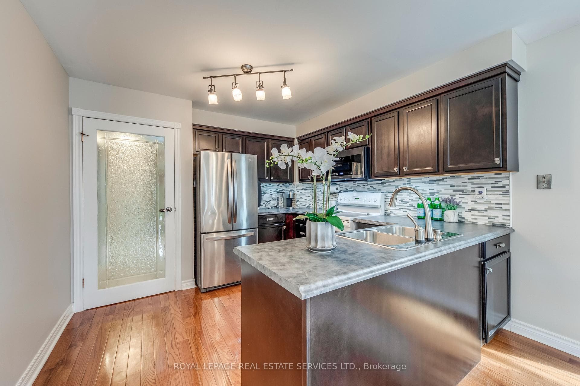 3390 Chartrand Crescent photo 22