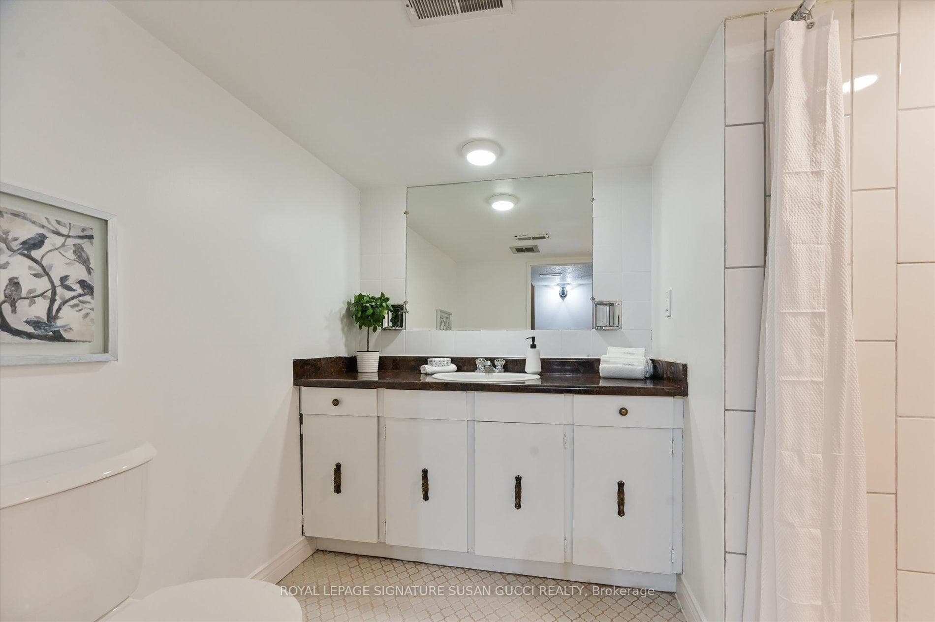 full 3 pce bath in self contained in-law suite