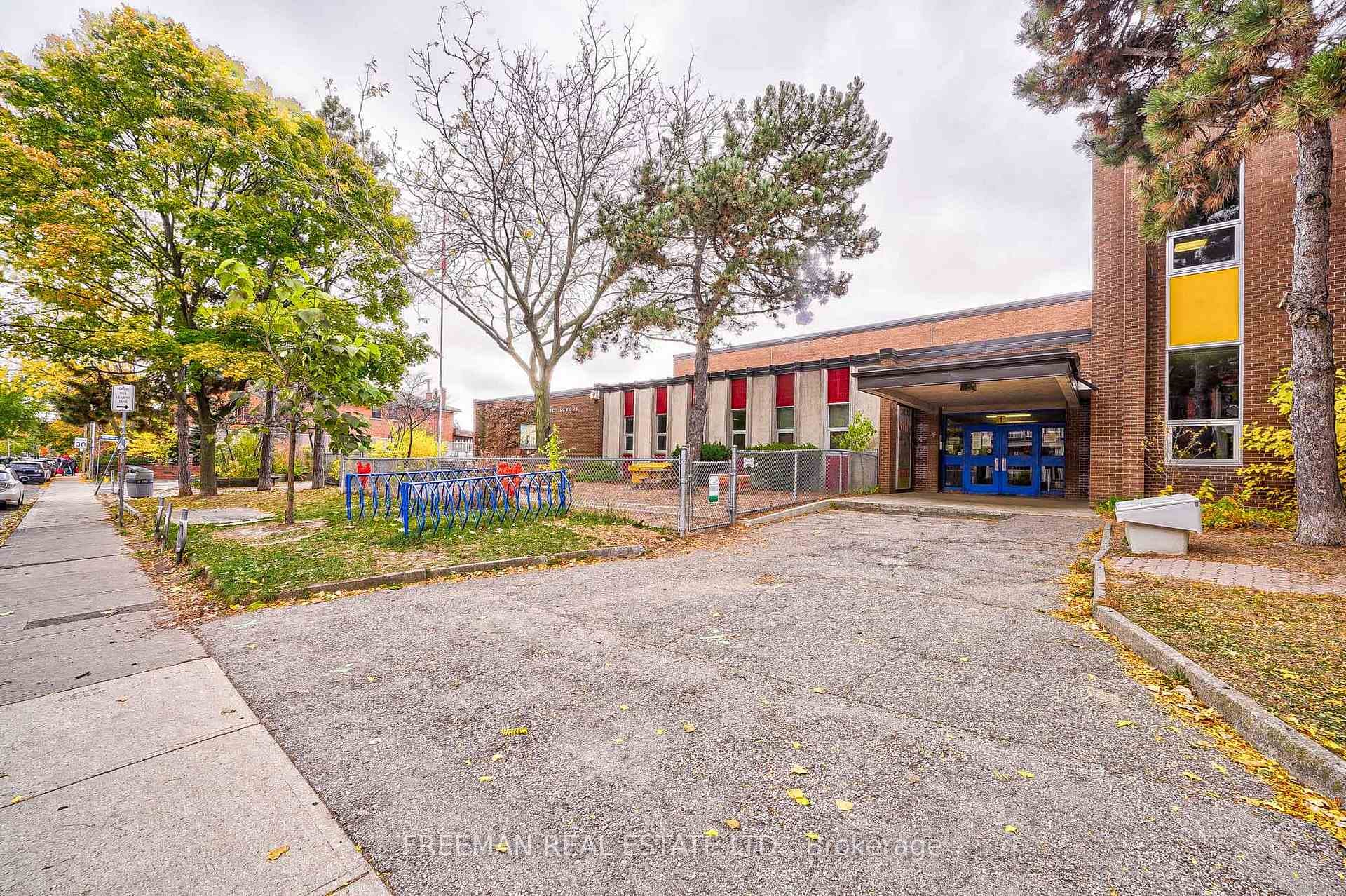 433 Manning Avenue photo 34
