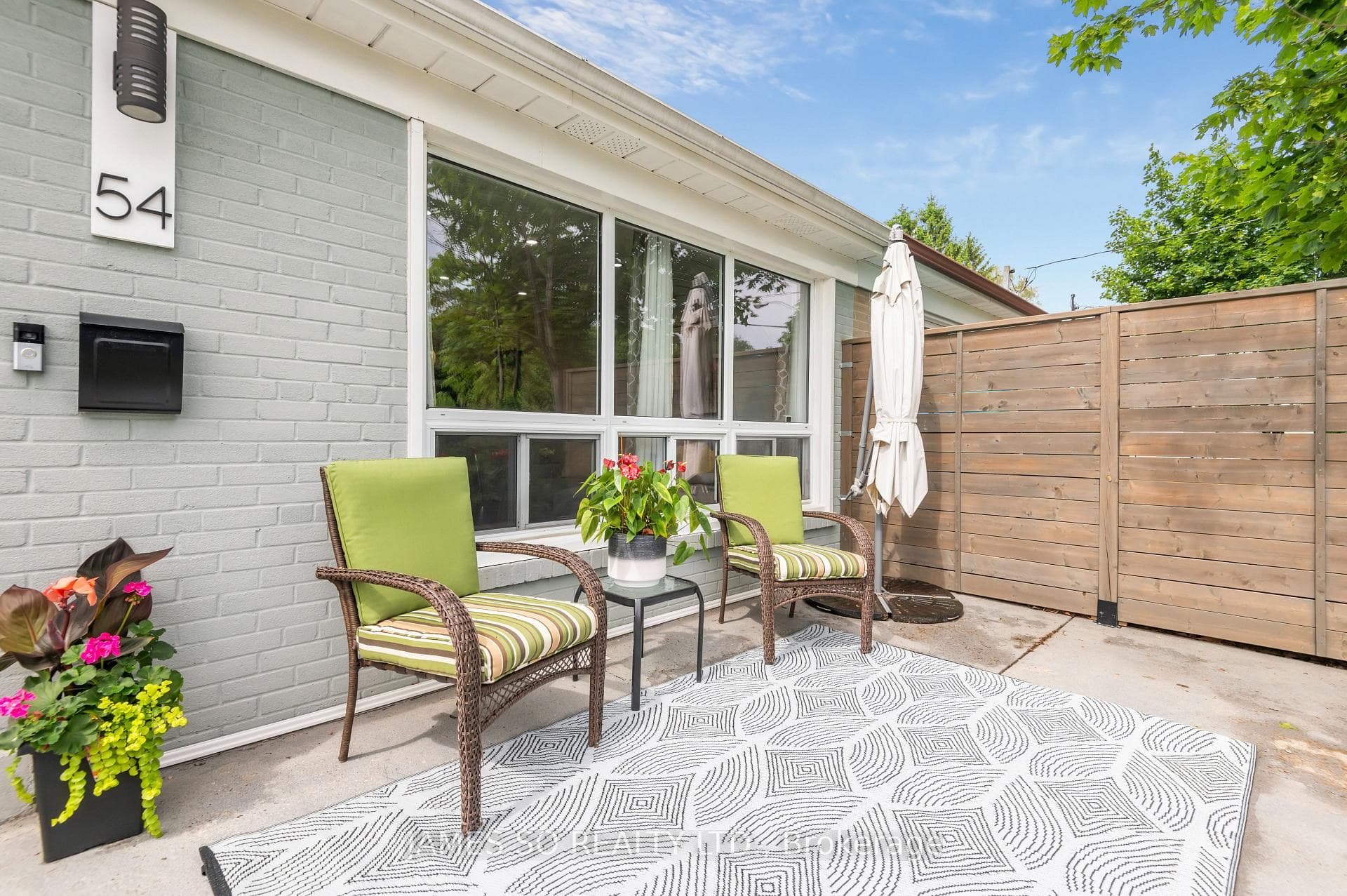 54 Newlands Avenue photo 3