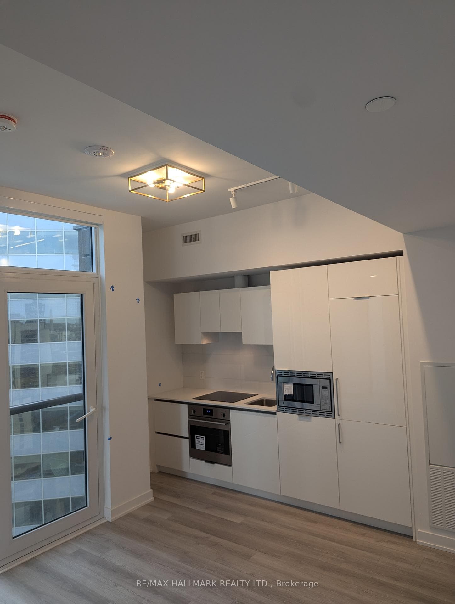 238 Simcoe Street Unit 2103 photo 2