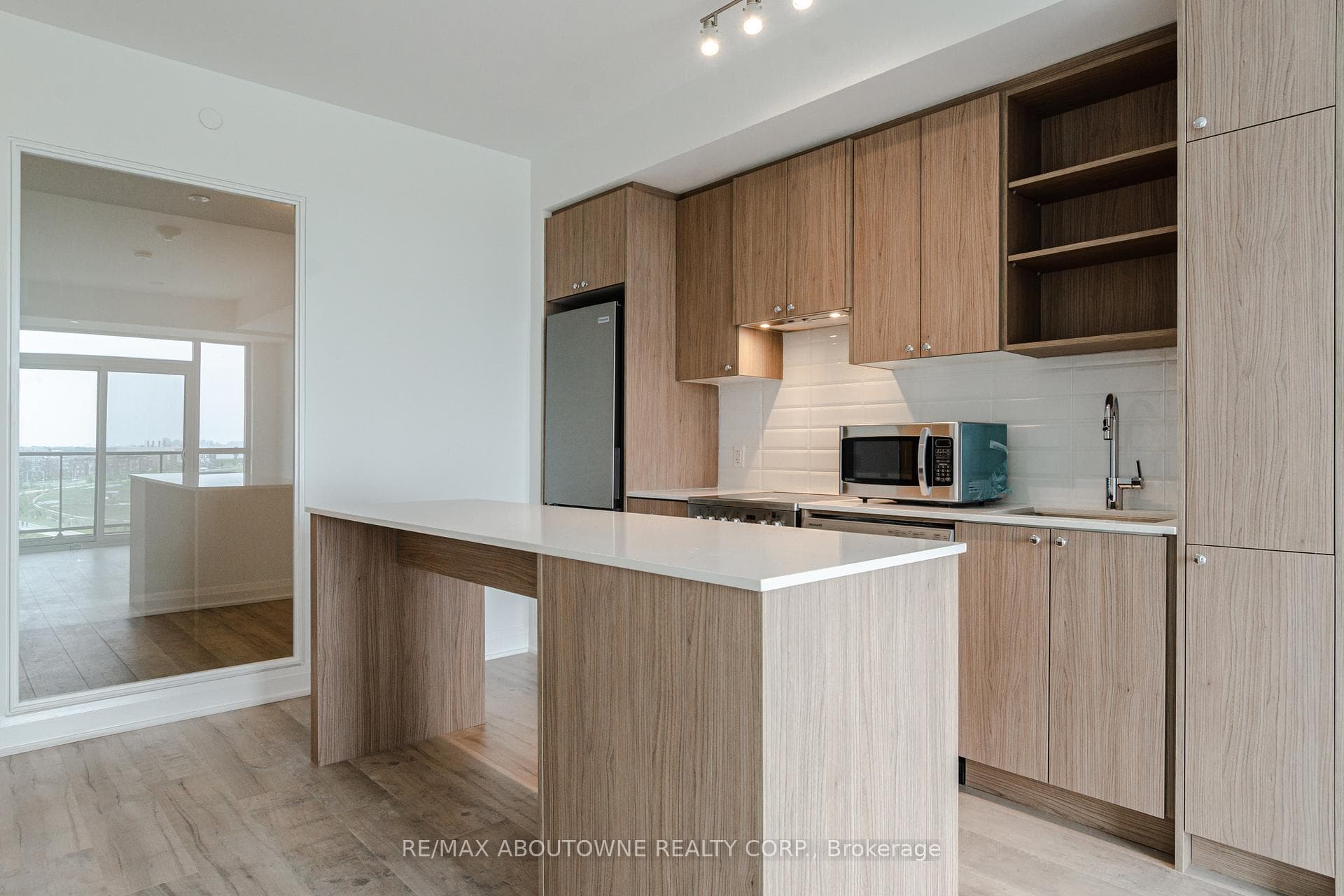 50 George Butchart Drive Unit 814 photo 12