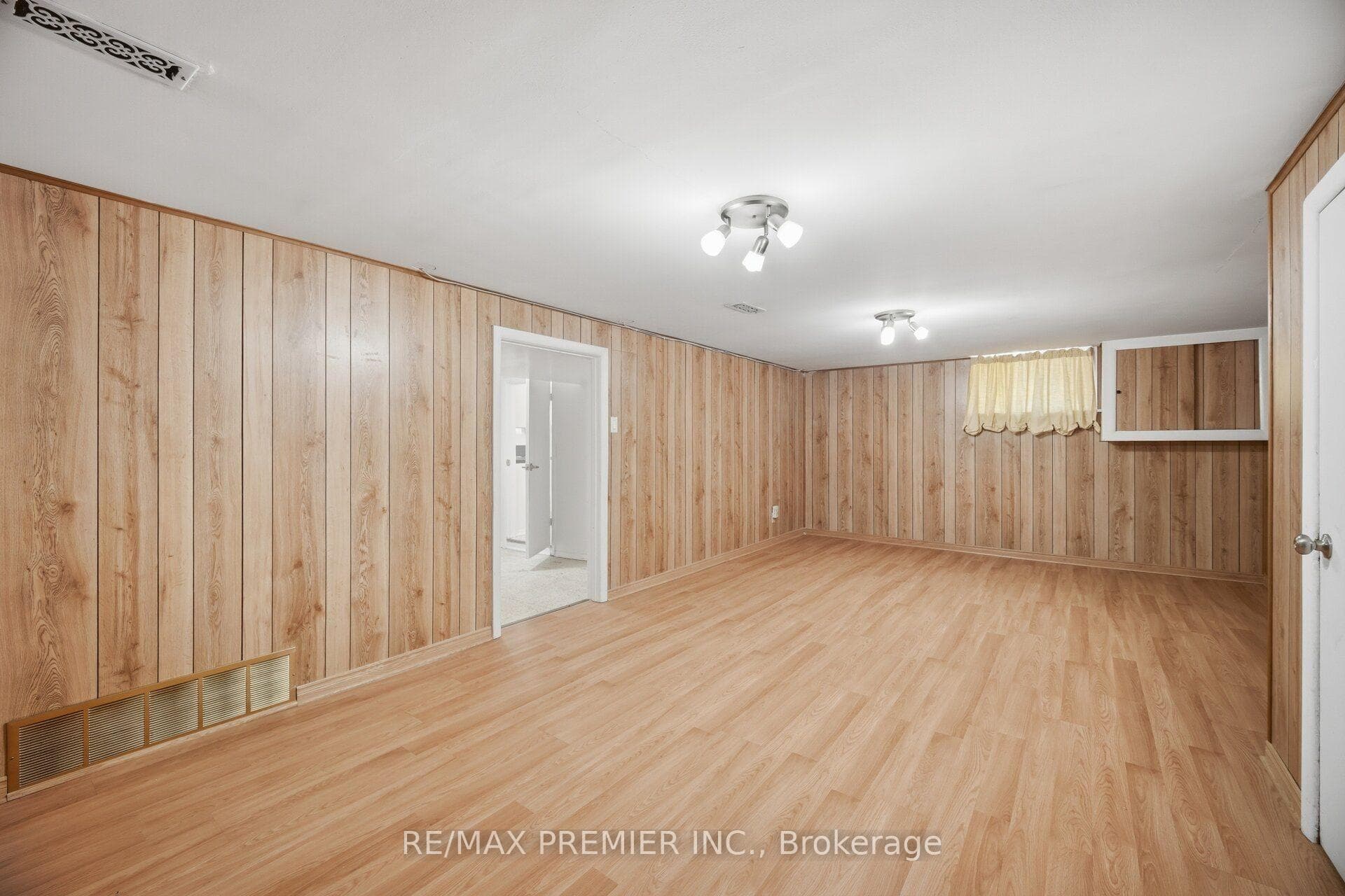 295 Falstaff Avenue photo 30