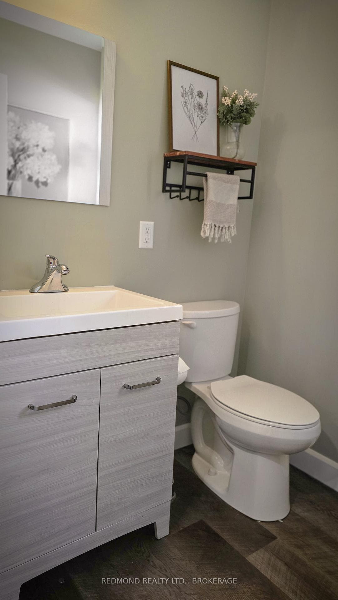 835 Queen Street photo 15