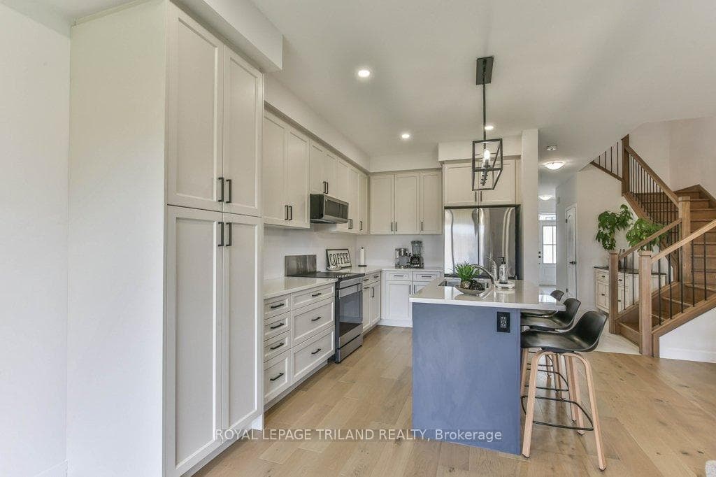 6682 HAYWARD Drive photo 18