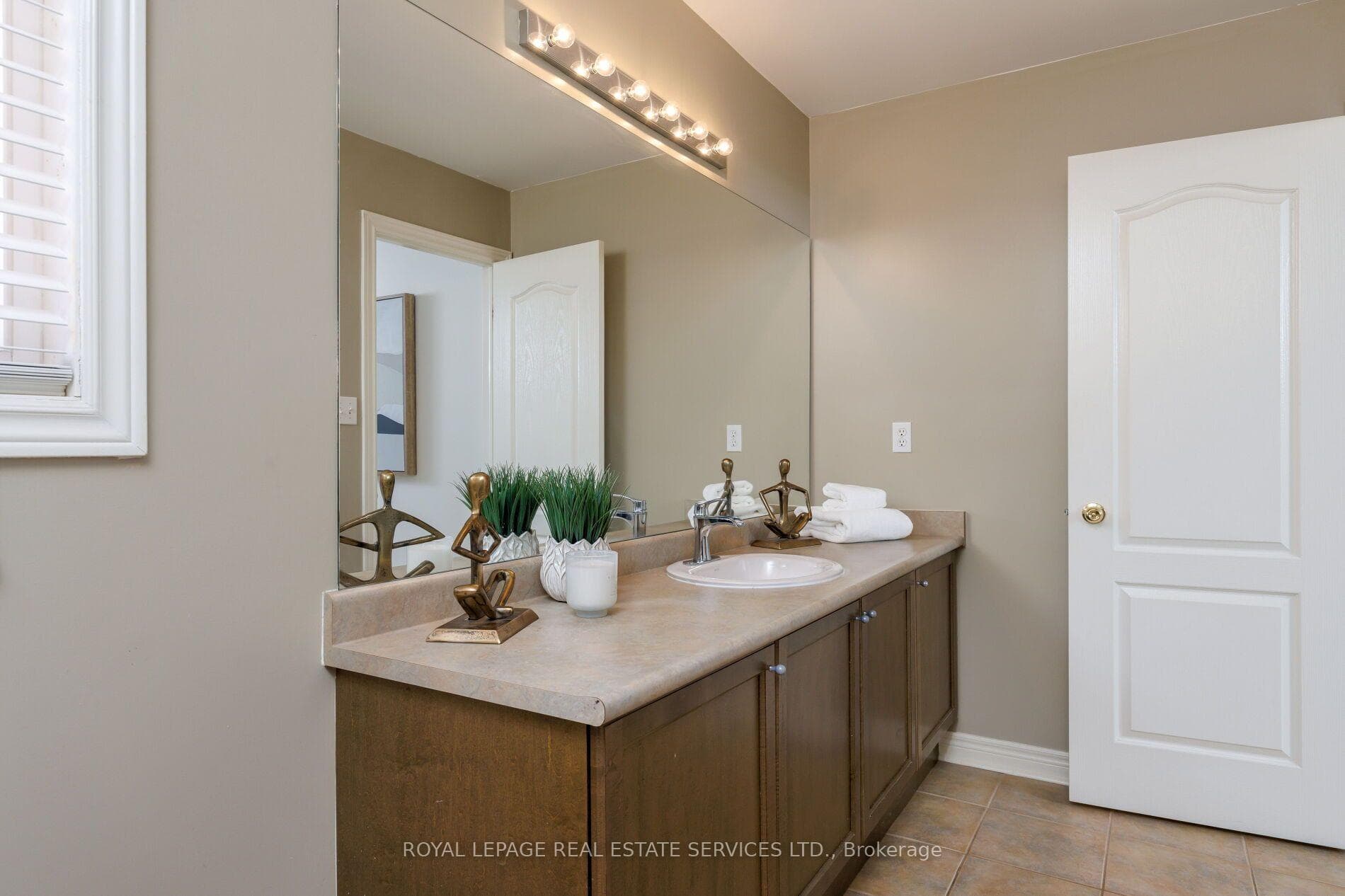 2190 Kingsridge Drive photo 33