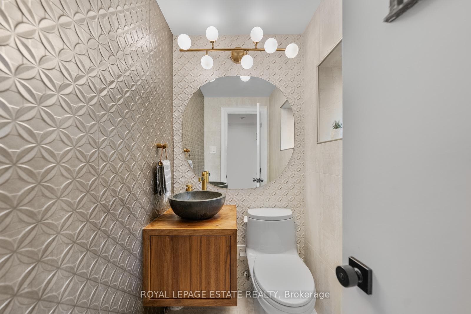 242 Willow Avenue photo 16