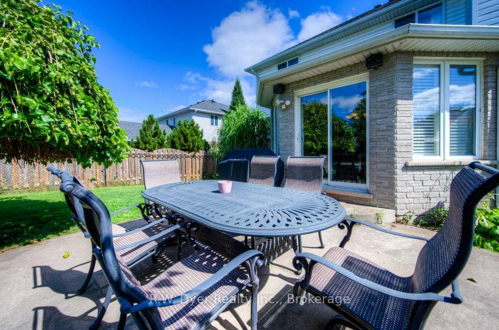 12 Hale Court photo 38