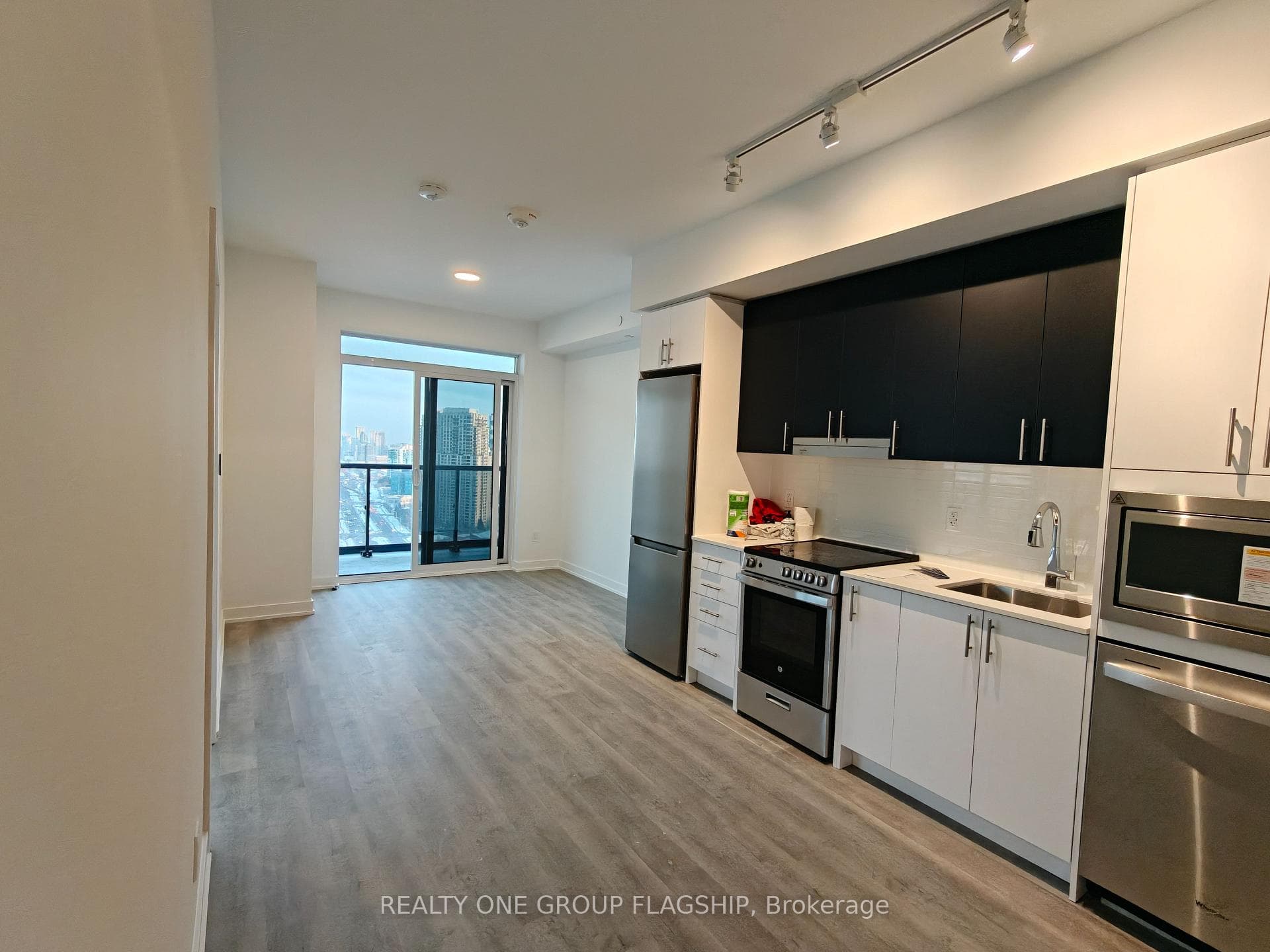 5105 Hurontario Street Unit 2302 photo 7