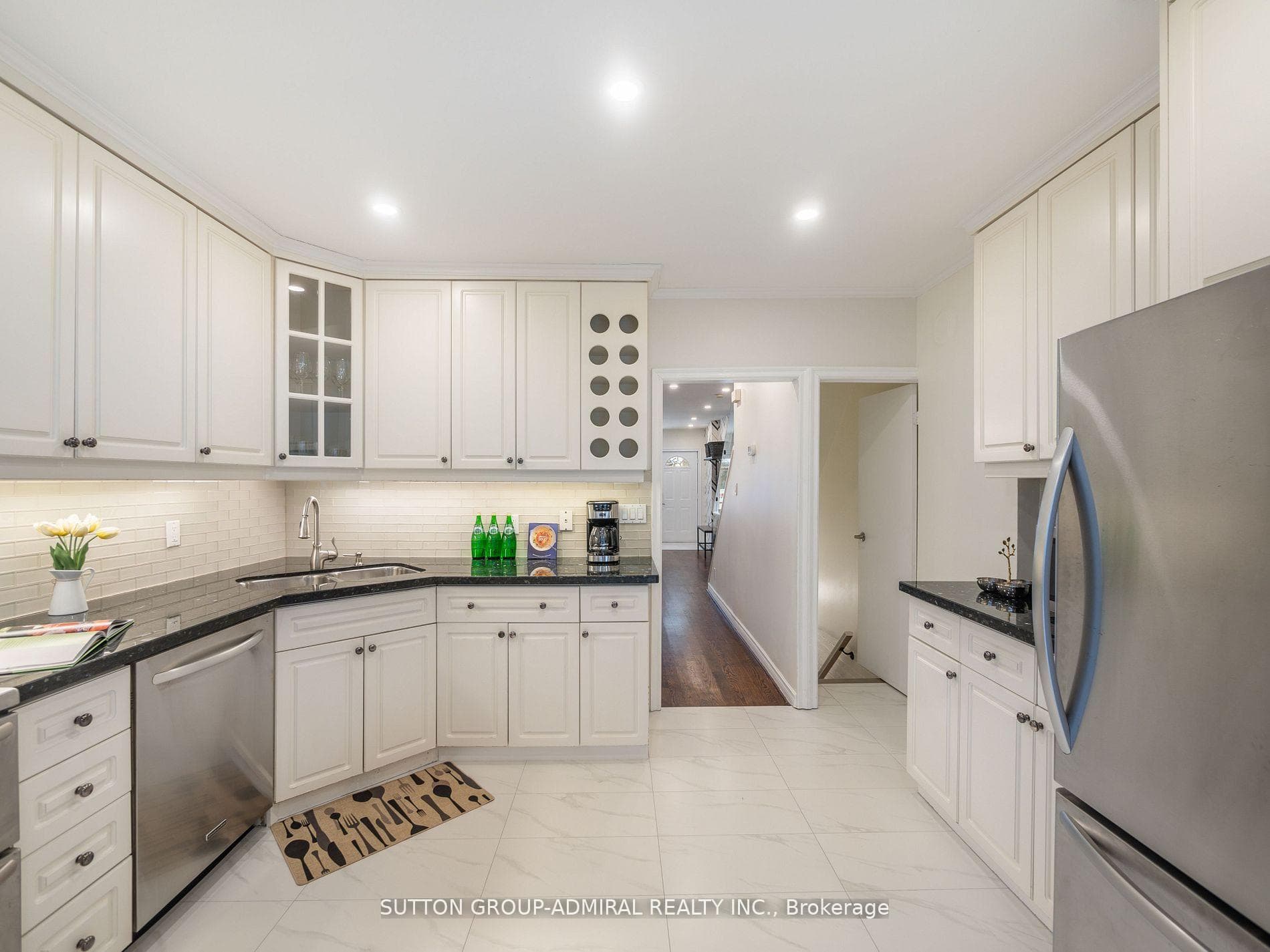 389 Davisville Avenue photo 22