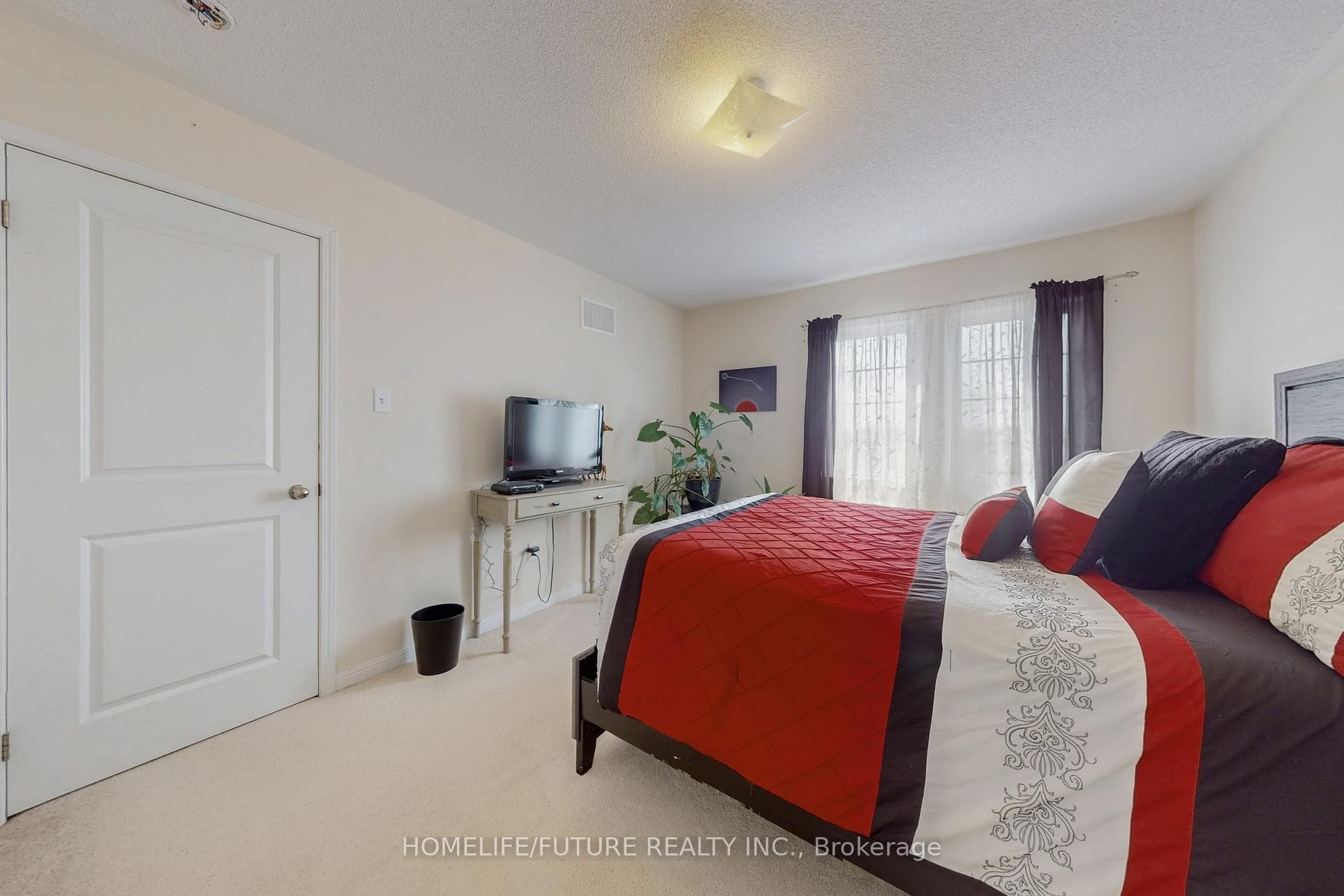 23 Edwin Carr Street photo 32