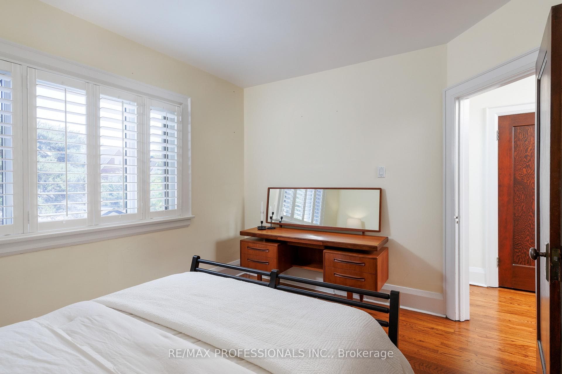 217 Humbercrest Boulevard photo 30