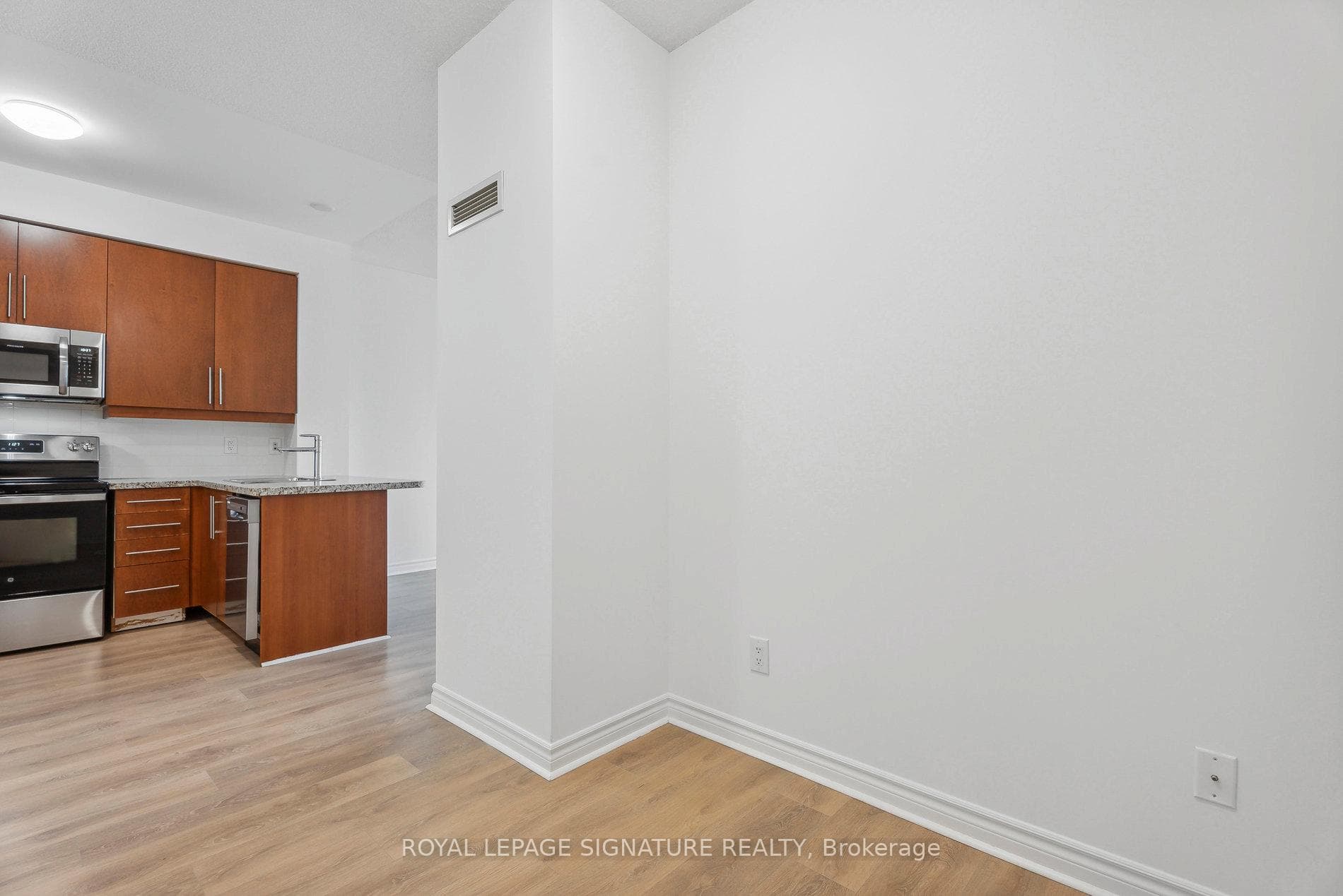2885 Bayview Avenue Unit 214 photo 17