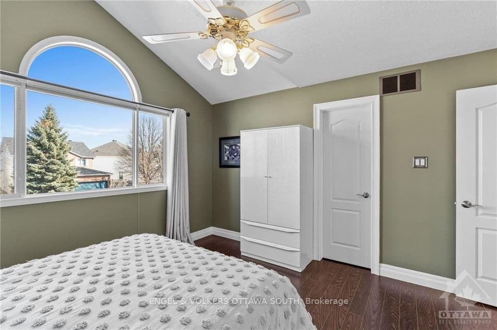36 AVONMORE Crescent photo 19
