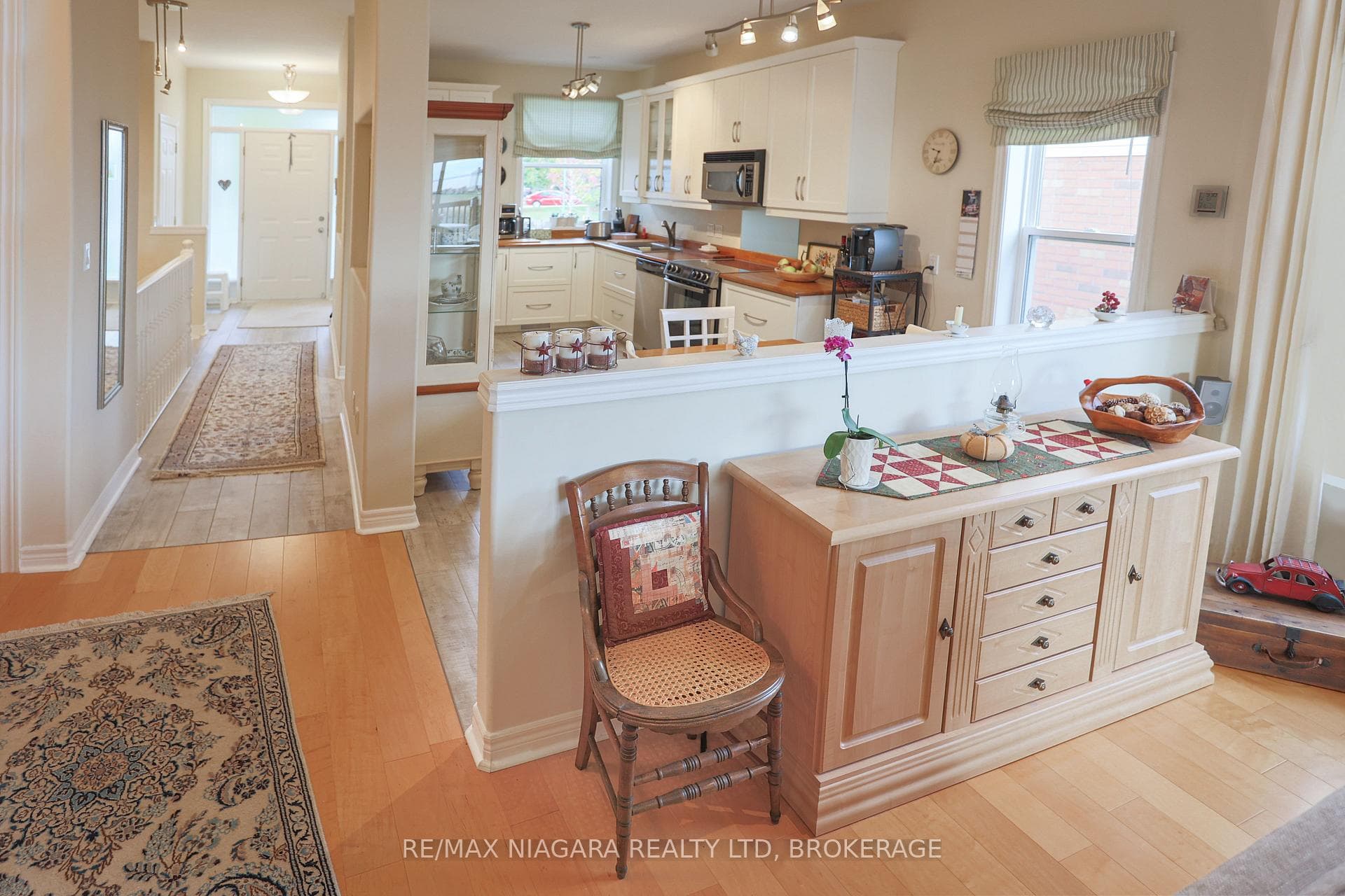 3334 Dustan Street photo 7