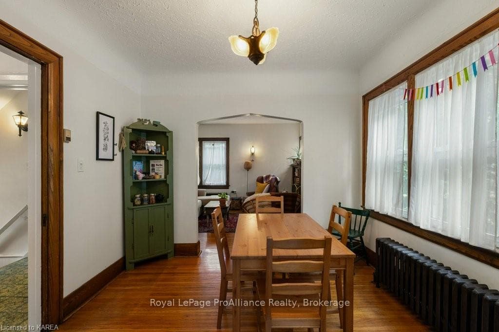 120 DUNDAS Street photo 12