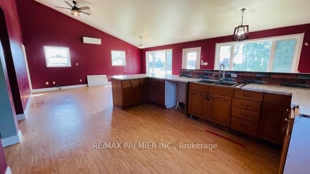 8 Hastings Drive photo 5