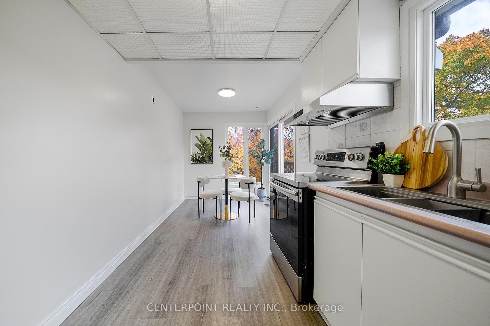 82 Van Horne Avenue photo 18
