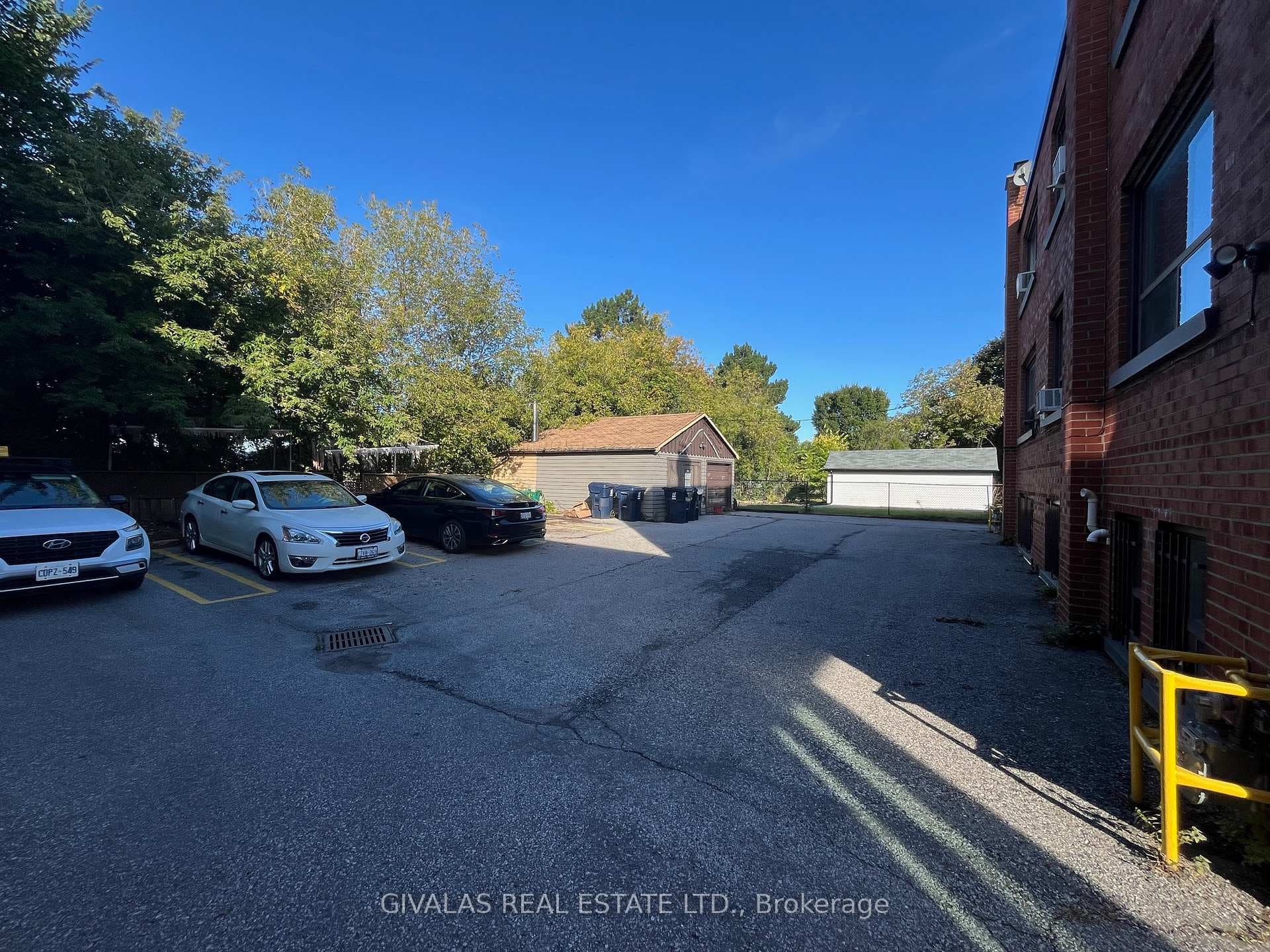 502 Birchmount Road photo 4