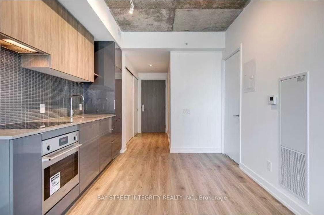 161 Roehampton Avenue Unit 1609 photo 2