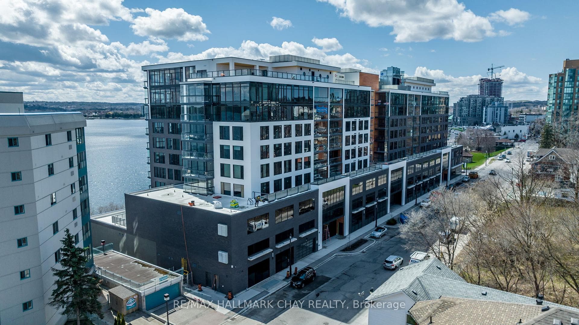 185 Dunlop Street East #604 - Barrie, ON Lakhouse