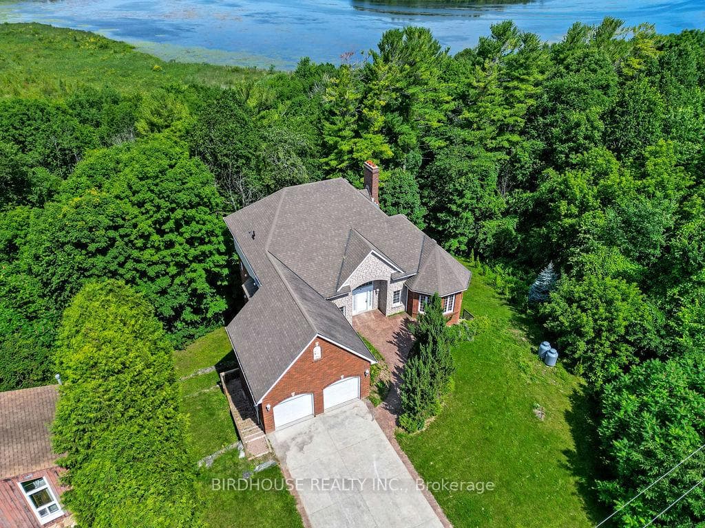 457 Sunset Crescent photo 3