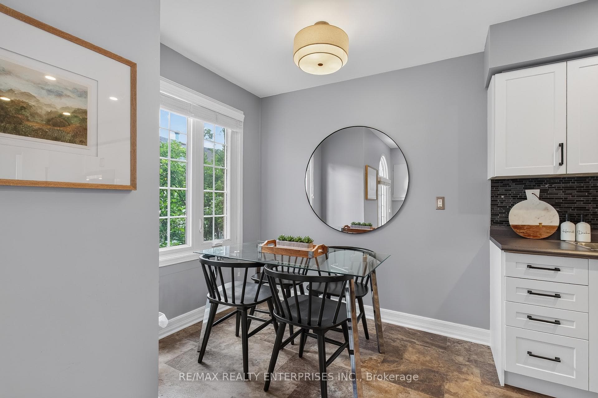 Eat-In Kitchen
