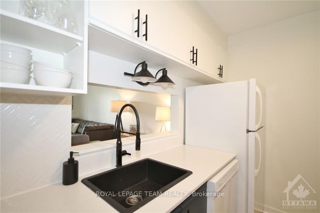 212 VIEWMOUNT Drive Unit 105 photo 8