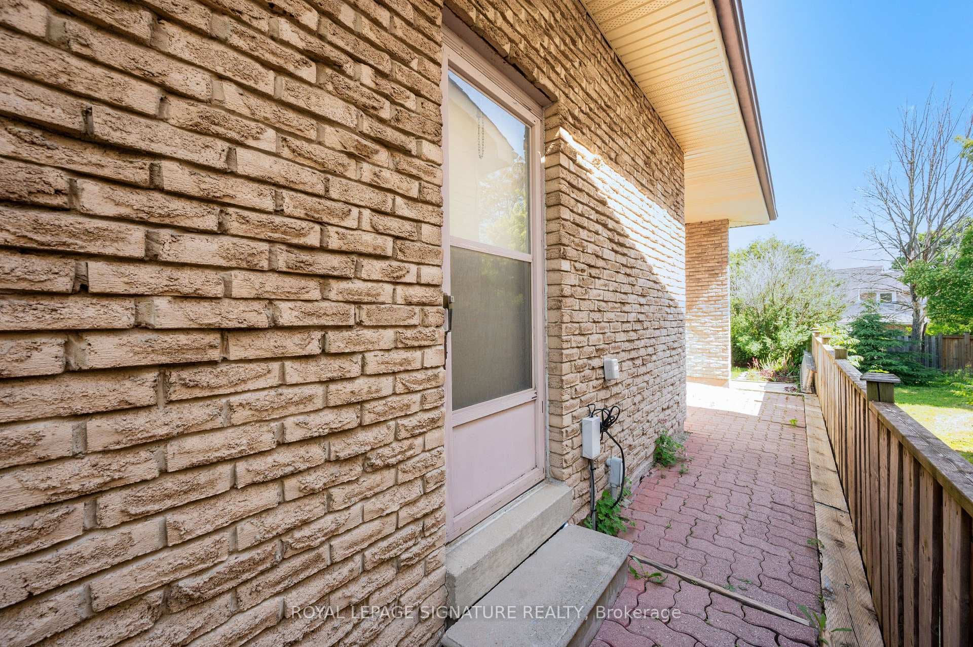 4069 Jefton Crescent photo 34