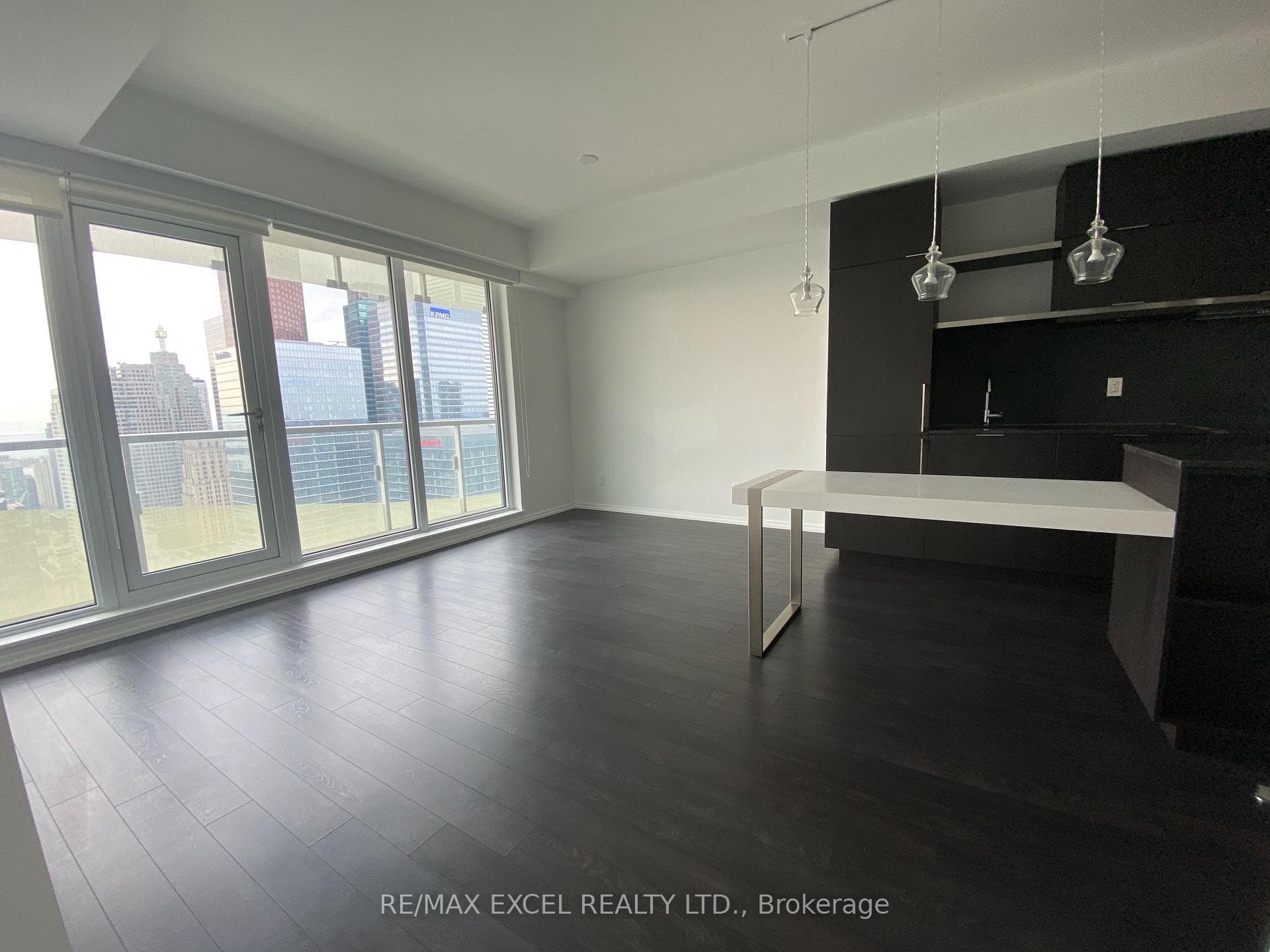 197 Yonge Street Unit 4406 photo 8