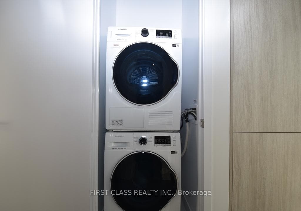 10 Honeycrisp Crescent Unit 1809 photo 6