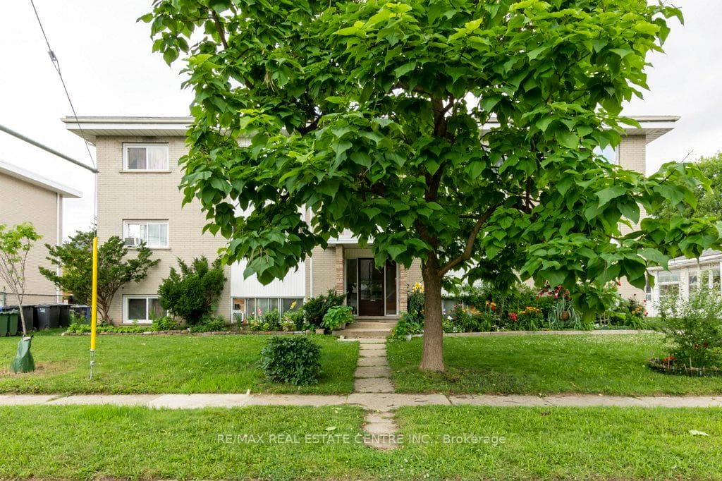 10 Plymouth Court photo 2
