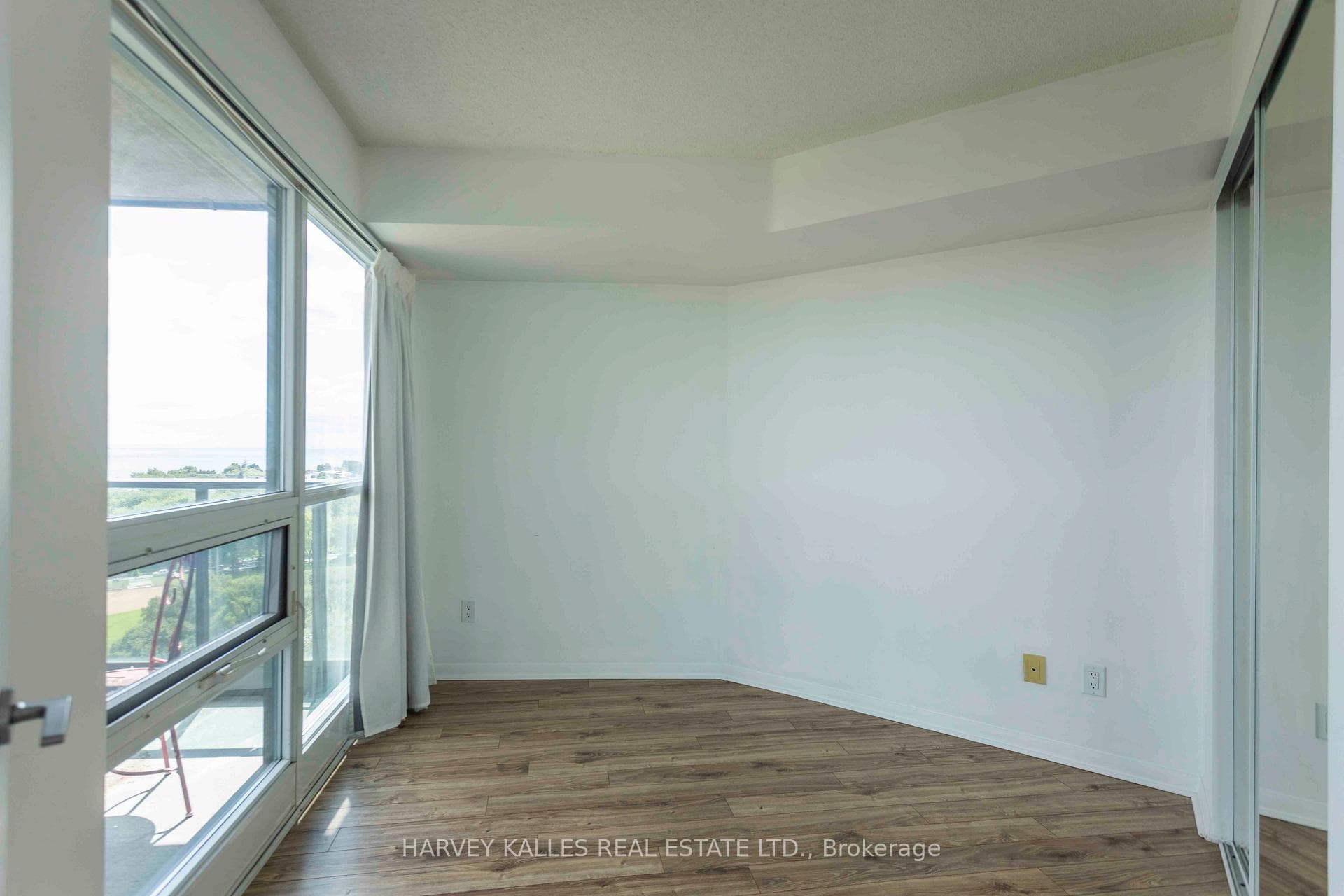 219 Fort York Boulevard Unit 1608 photo 21