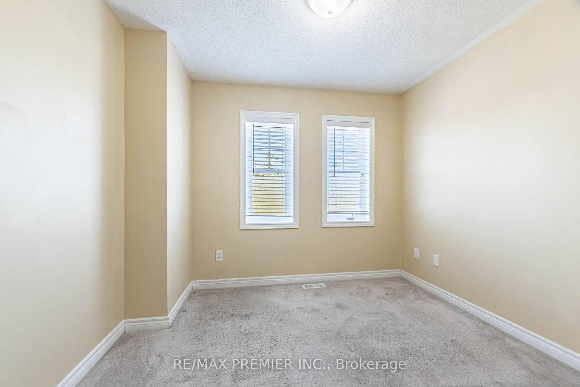 595 Grant Way photo 21