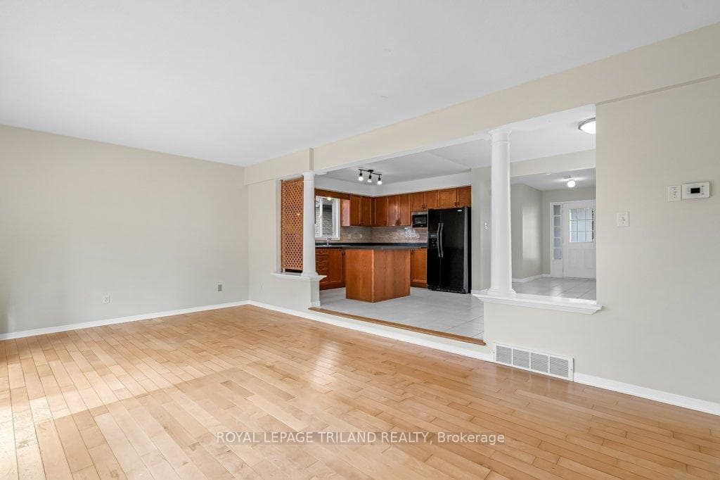215 Rossmore Court photo 16