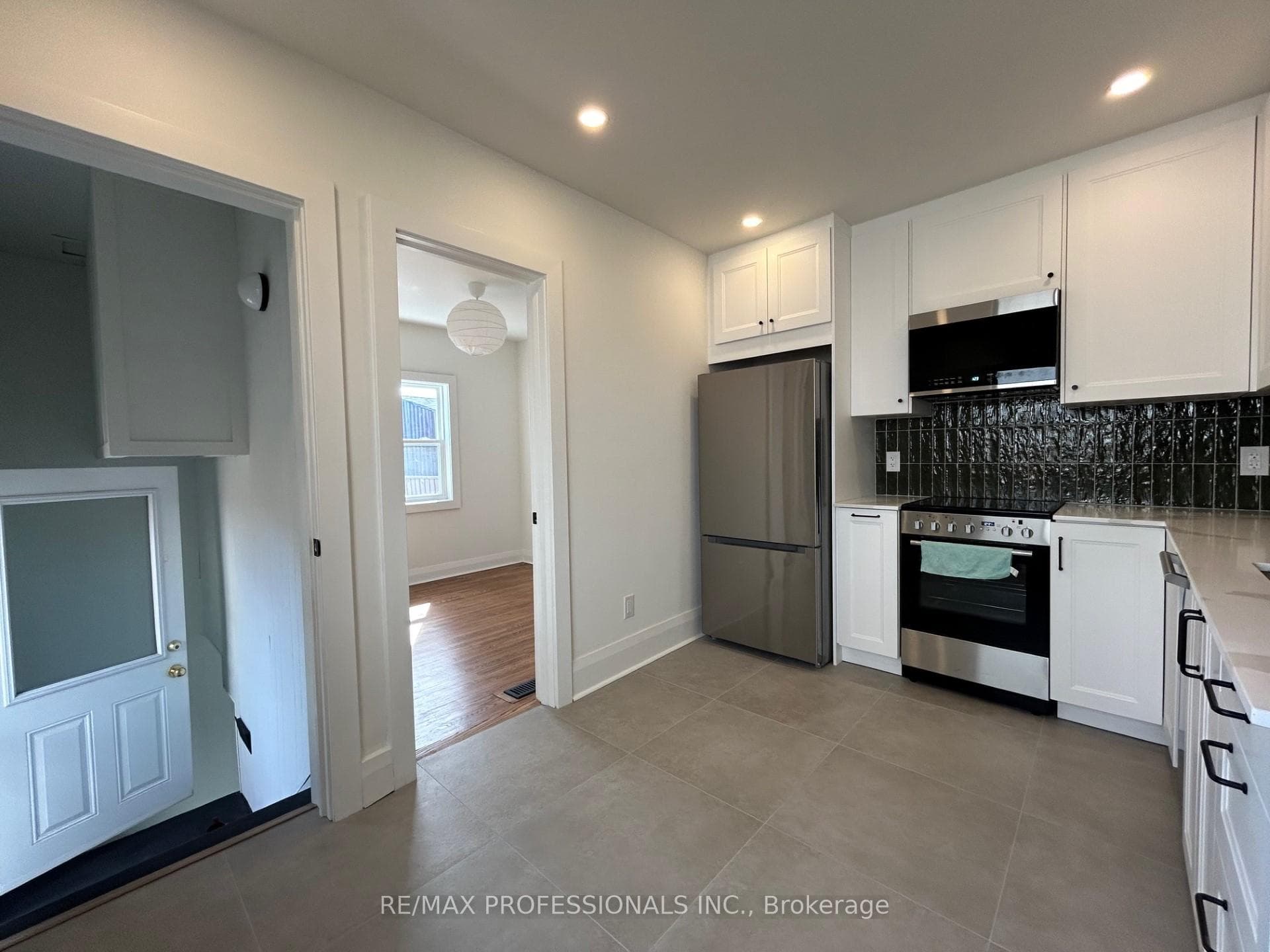 71 Bernice Crescent photo 3