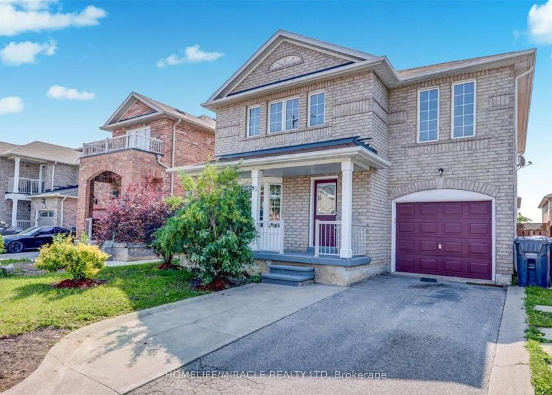 95 Luella Crescent photo 2