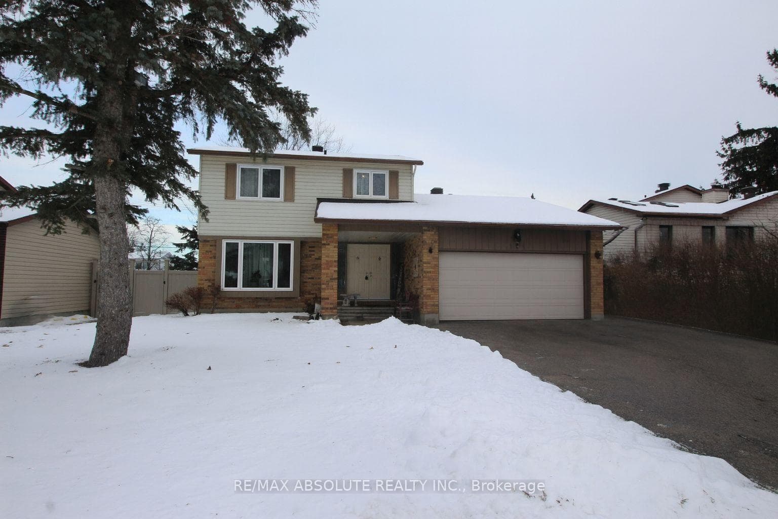 198 Hoylake Crescent photo 2