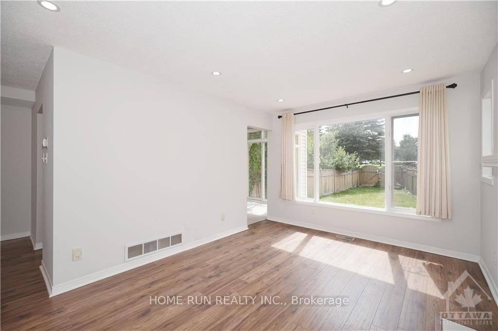 44 BANCHORY Crescent photo 4