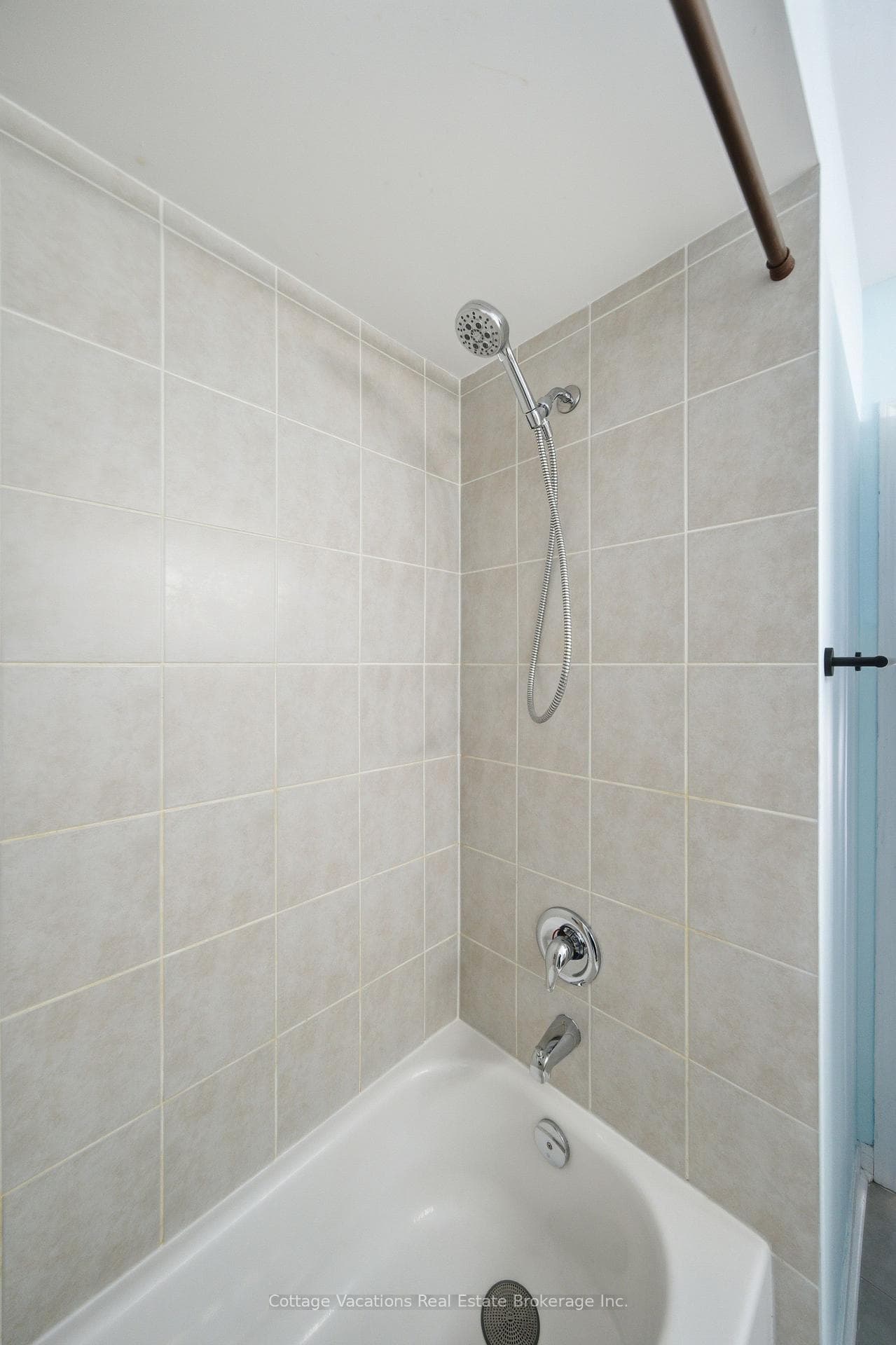 62 Adanac Drive photo 31