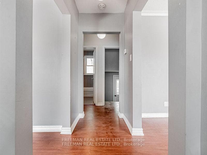 6 Westglen Crescent photo 4