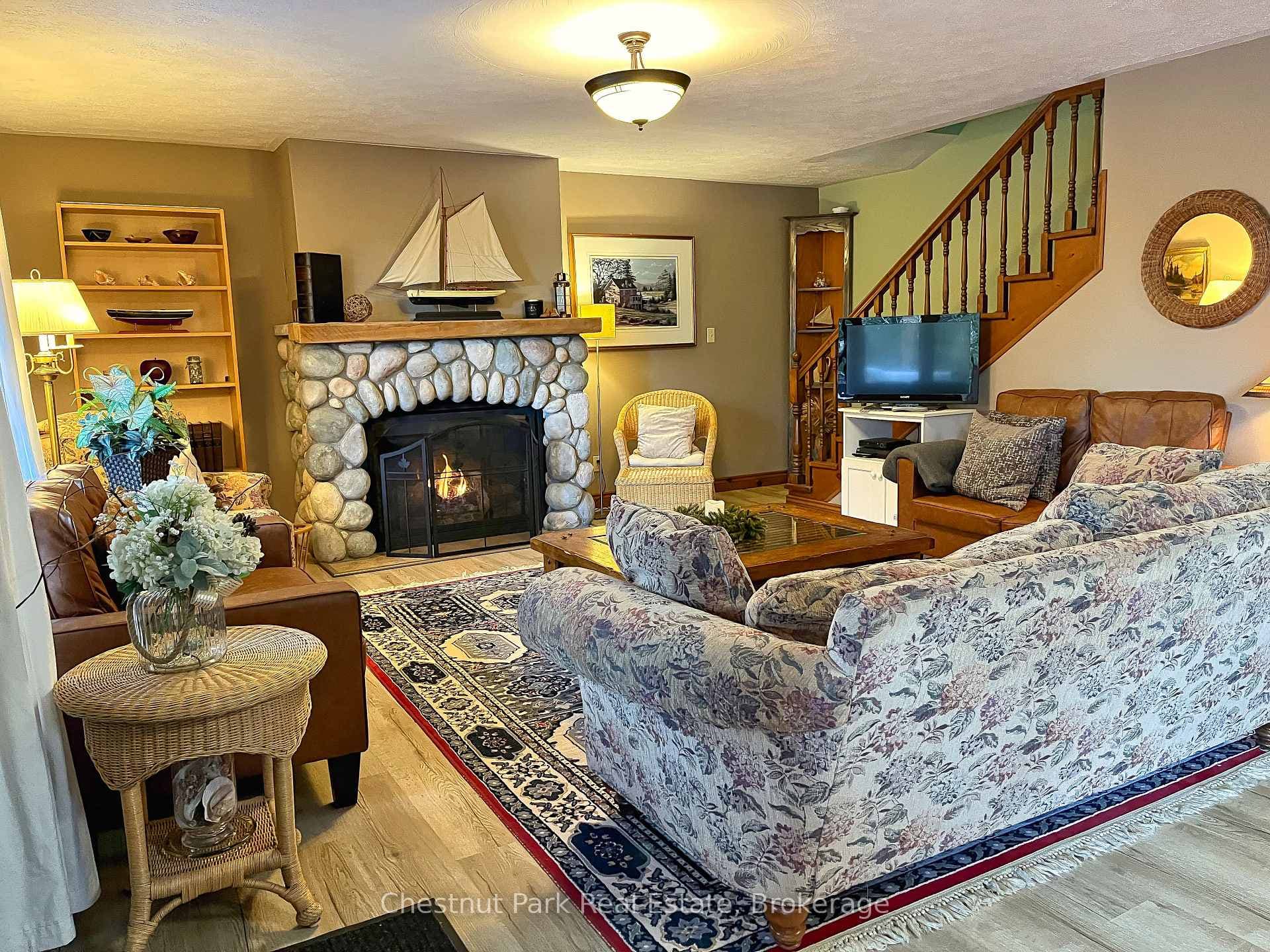 145 SCOTT Street photo 5