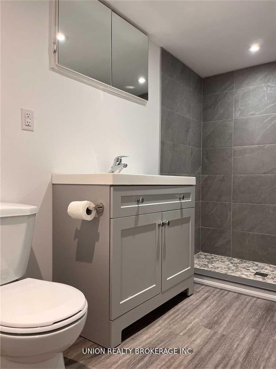 142 Pickering Street Unit Lower photo 7