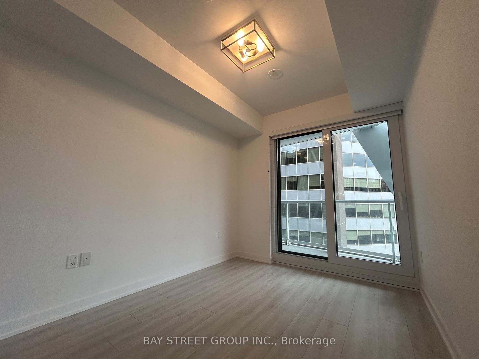 230 Simcoe Street Unit 826 photo 5