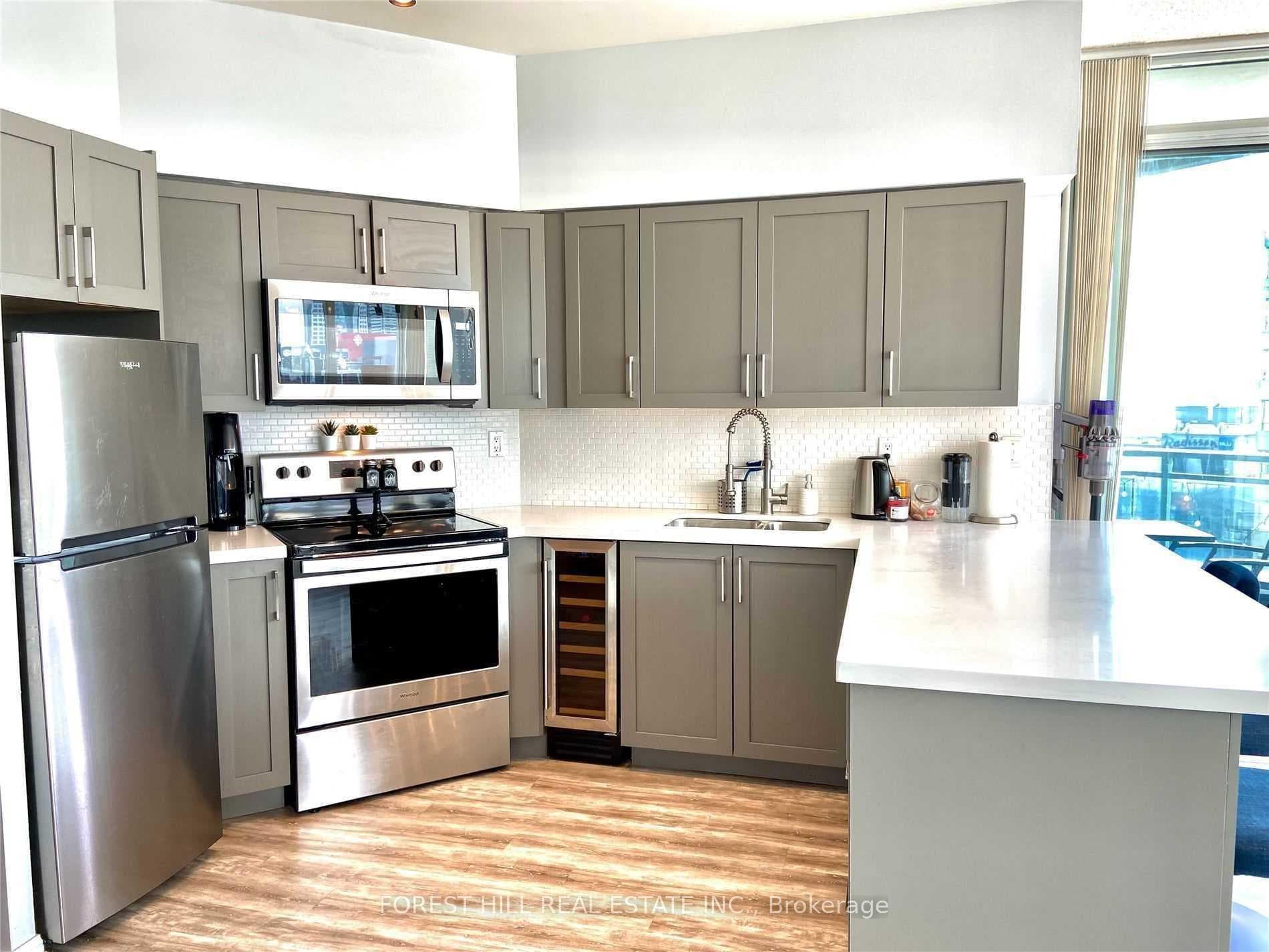 230 Queens Quay Unit 1526 photo 3