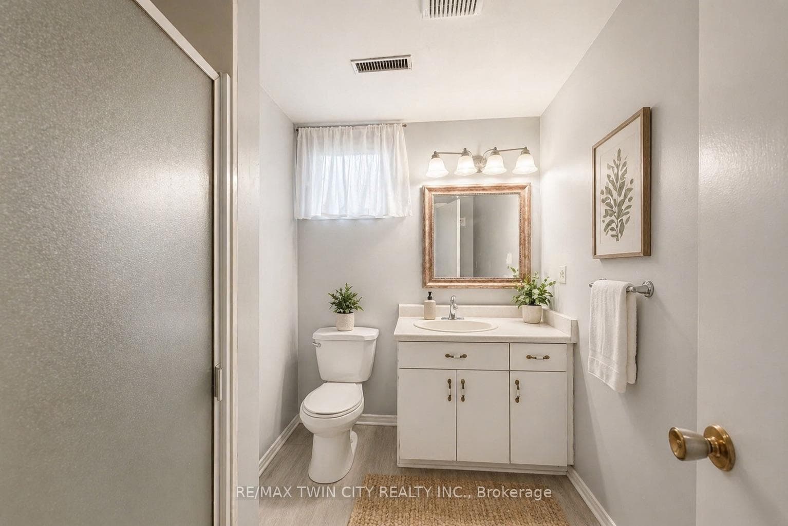 146 ASHLEY Crescent photo 20