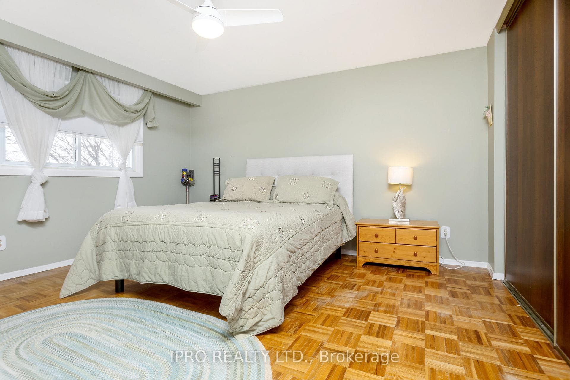 376 Guelph Street photo 18