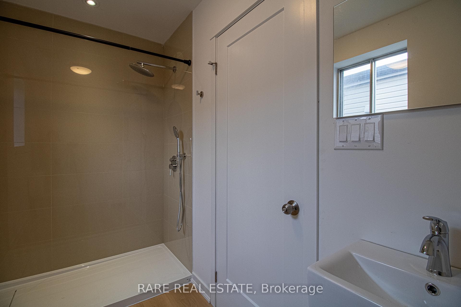 192 Claremont Street photo 22