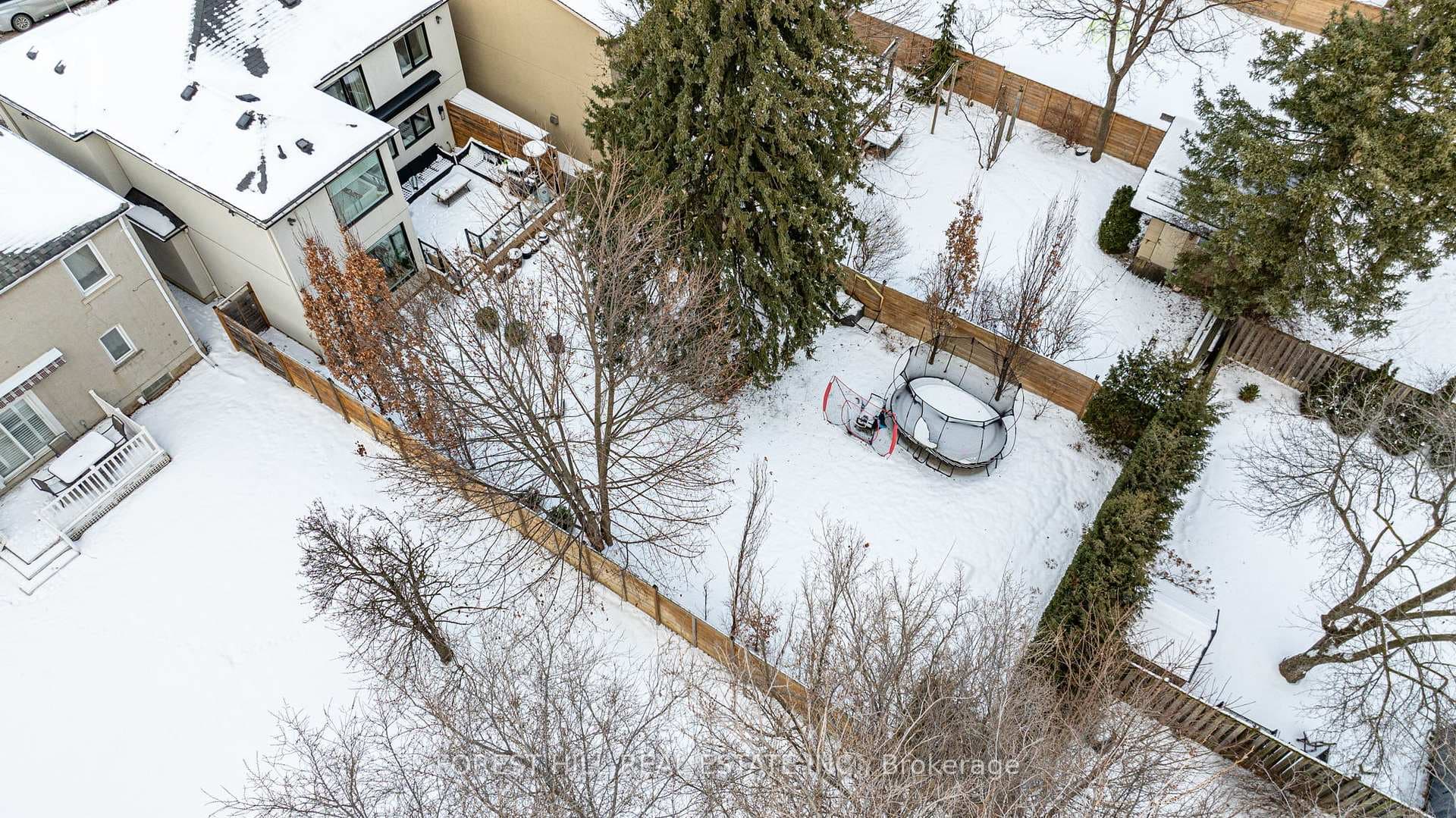 289 Sandringham Drive photo 40